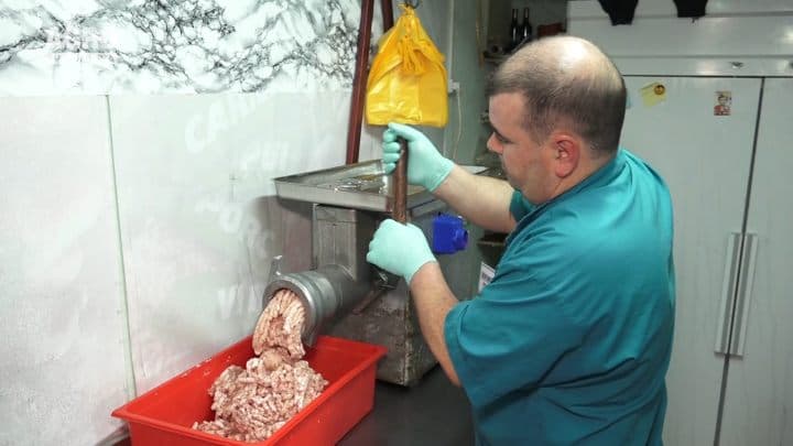 Producerea de preparate din carne și comercializarea lor