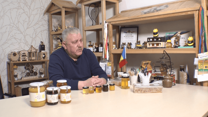 PROBA CALITĂȚII - CUM SĂ ALEGEM MIEREA DE ALBINE?