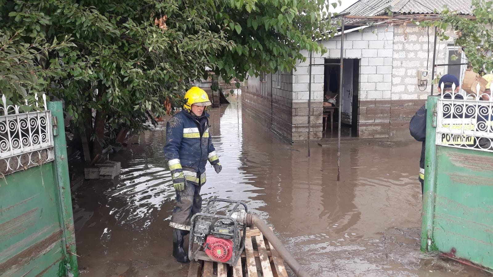 Ploile torențiale au făcut prăpăd în sudul țării