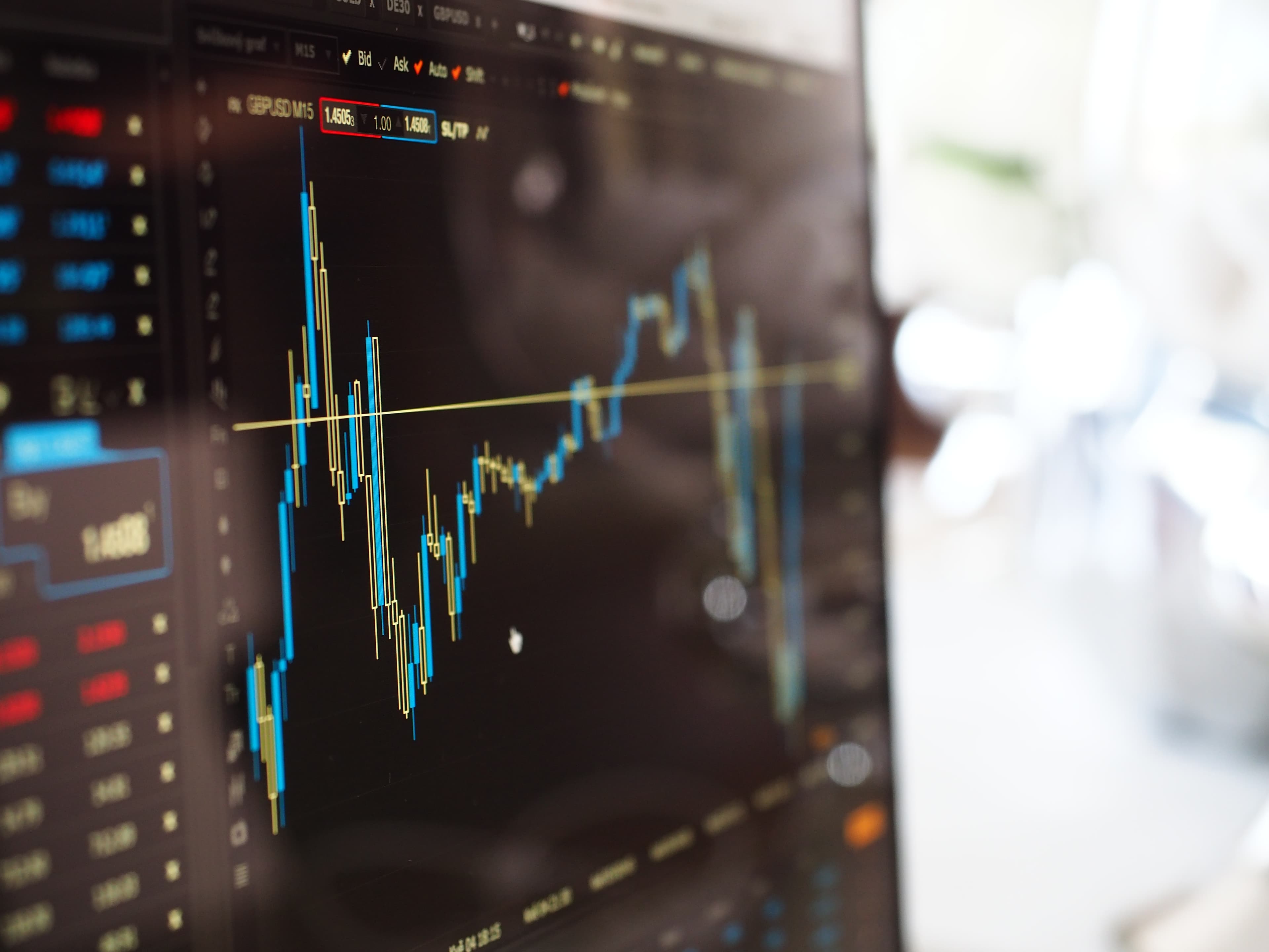 Recuperarea economică, a zonei Euro, este în pericol pe măsură ce industria serviciilor suferă.