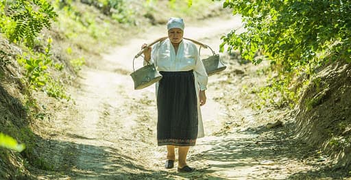 Femeile din mediul rural se descurcă cum pot