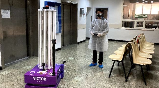 Și roboții luptă cu COVID-19