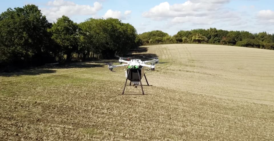 Dronele care ”scuipă semințe” - Dendra System reconstruiesc pădurile