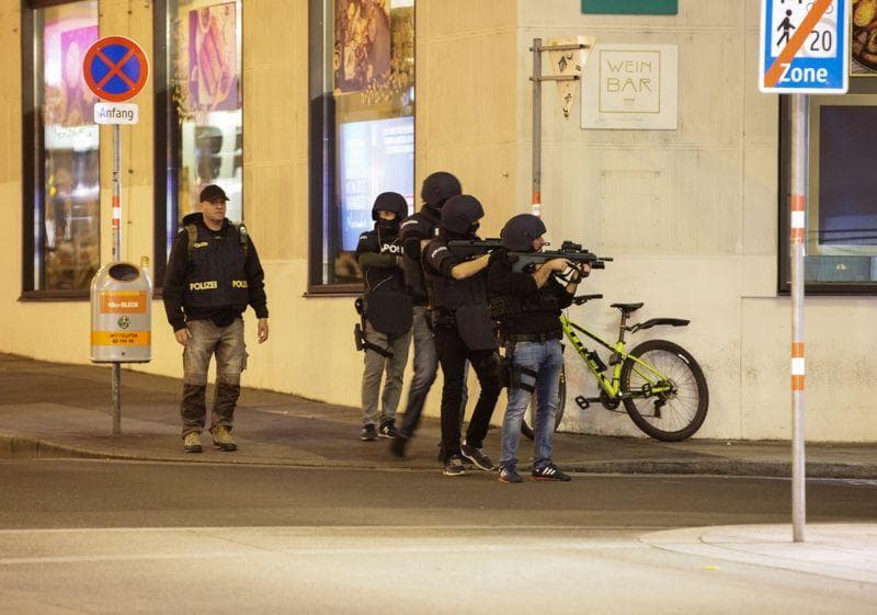 Cel puțin unul ucis în atacul de la Viena, care implică mai mulți agresori