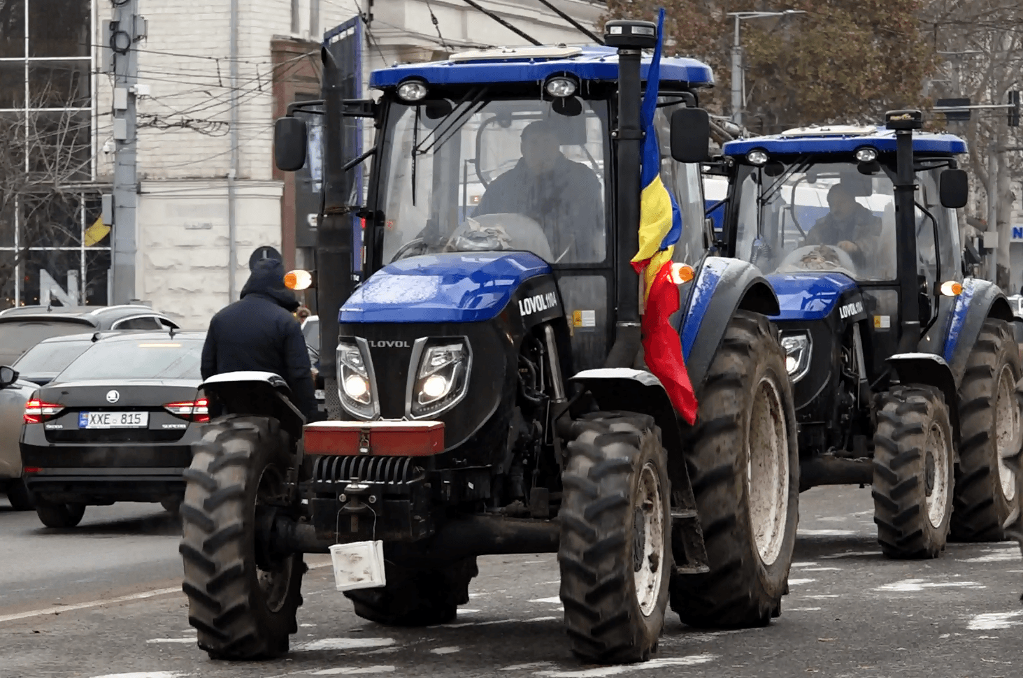 Fermierii își retrag tractoarele din PMAN