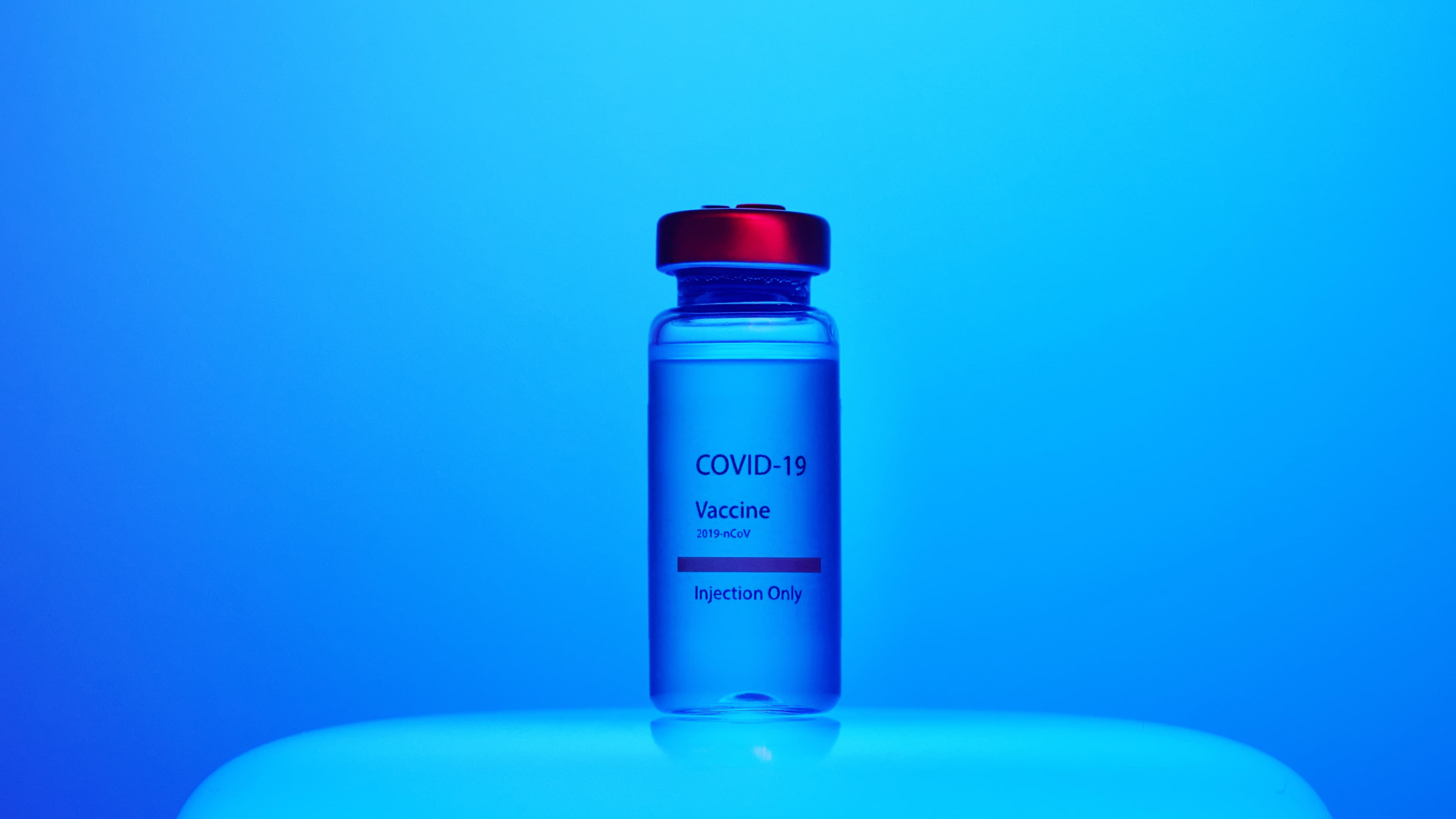 Marea Britanie aprobă vaccinul COVID-19 Pfizer. Când începe vaccinarea?
