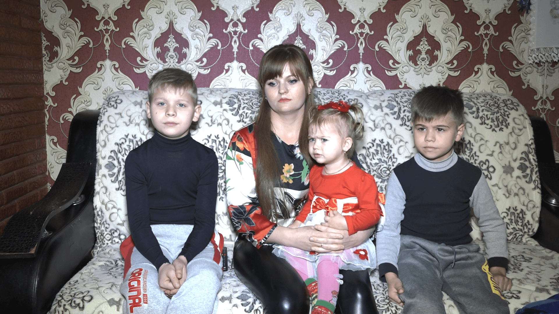 O familie cu patru copii cere ajutorul oamenilor buni