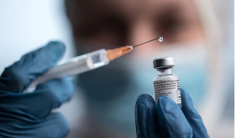 7 dolari, atâta ne costă o doză de vaccin
