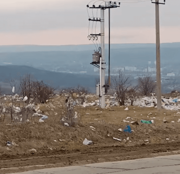 Gunoiști neautorizate chiar pe marginea traseelor naționale