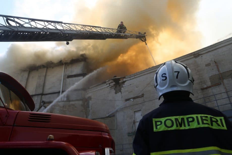 Trei angajați de la Filarmonică, acuzați pentru incendiu