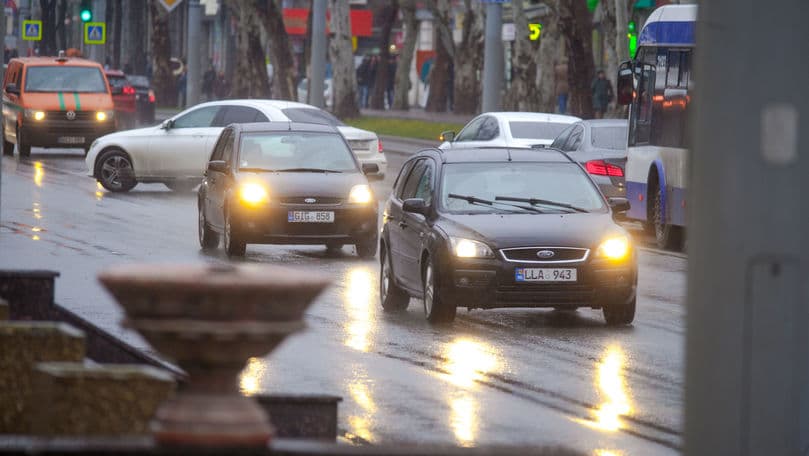 Se circulă în condiții de ploaie