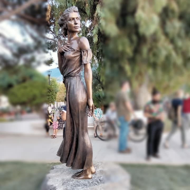 Statuia ”Culegătoarea de grâu din Sapri”, stârnește furie în Italia. Ce reprezintă aceasta?!