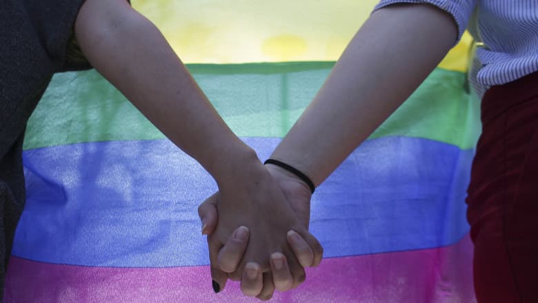 România trebuie să recunoască căsătoriile între persoane de același sex
