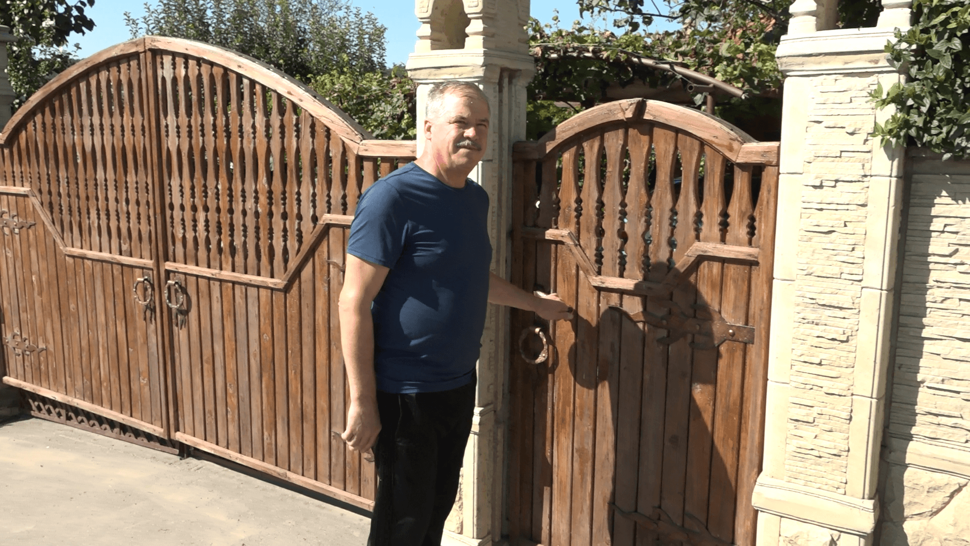 (FOTO) Casa părintească nu se vinde, dar poate aduce bani…