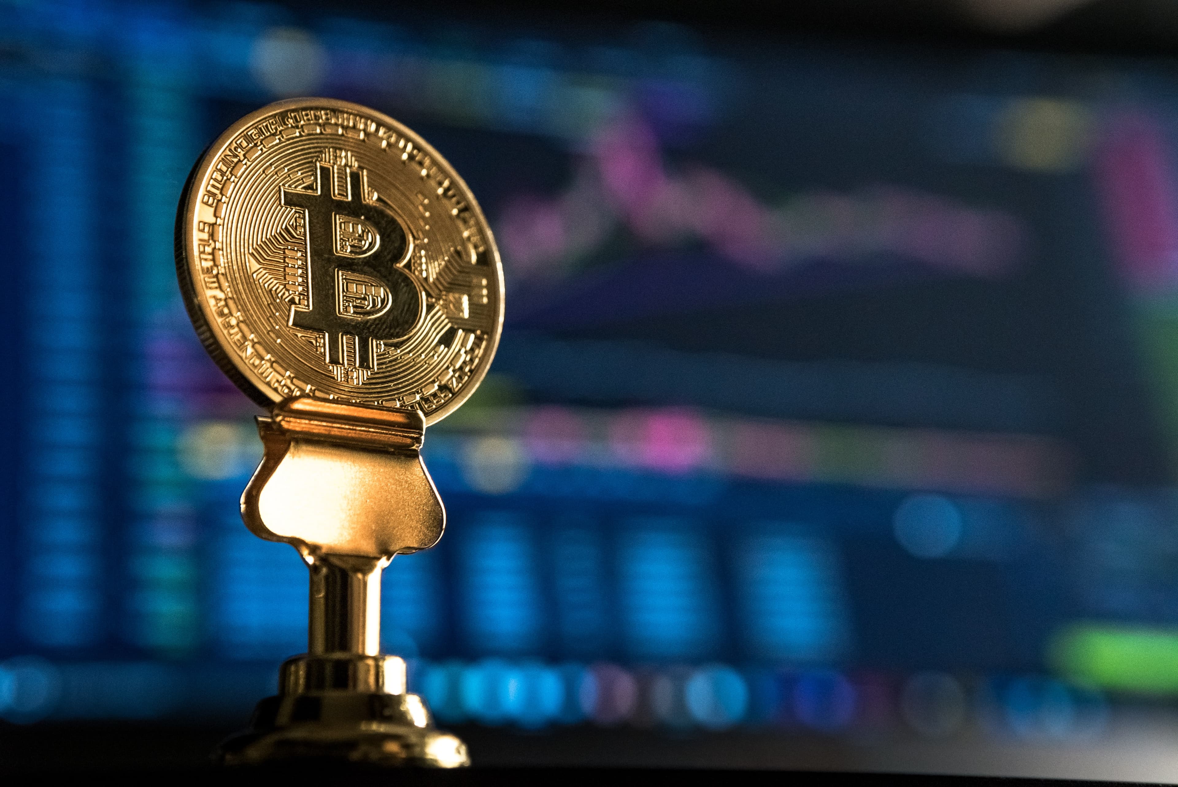 Bitcoin consumă anual mai mult curent electric decât Finlanda