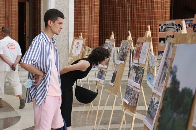 Au învățat să se exprime prin artă / VIDEO