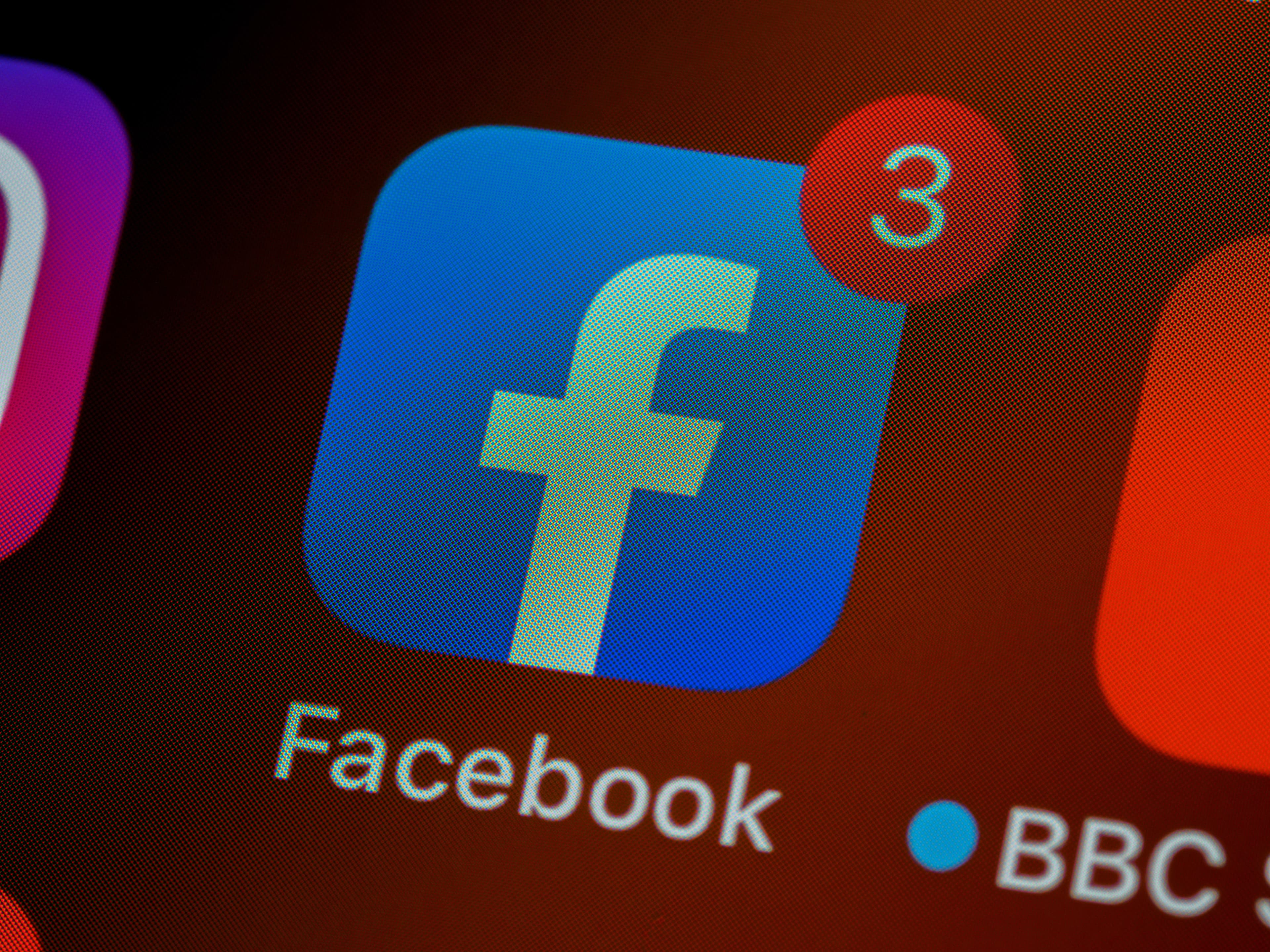 Scandal în jurul Facebook