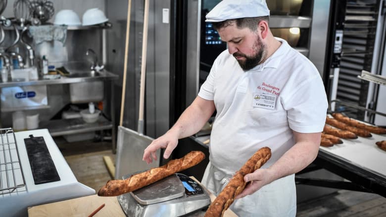 Și la francezi se scumpește tradiţionala baghetă