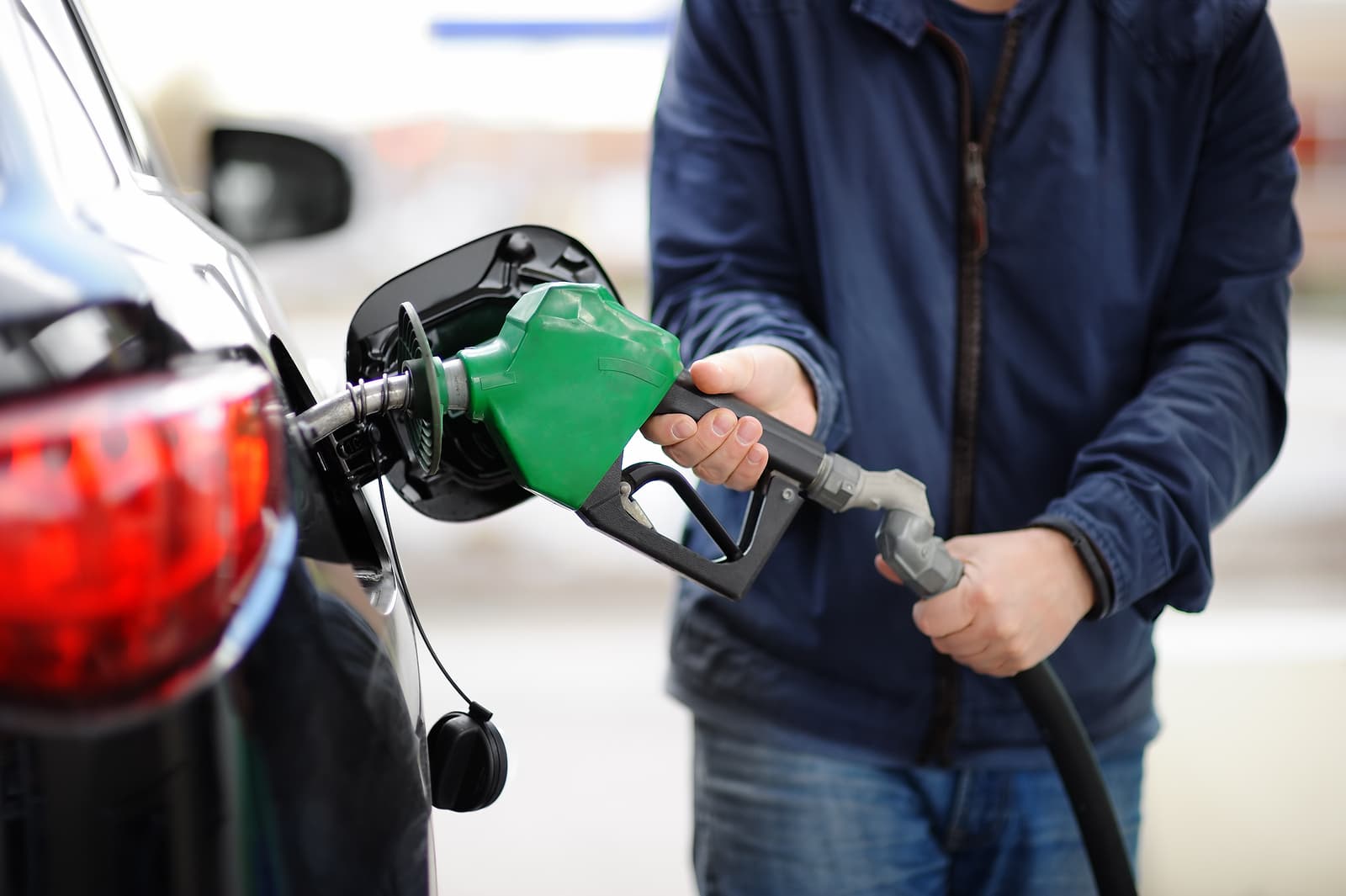 Prețul motorinei și al benzinei se apropie de 23 de lei