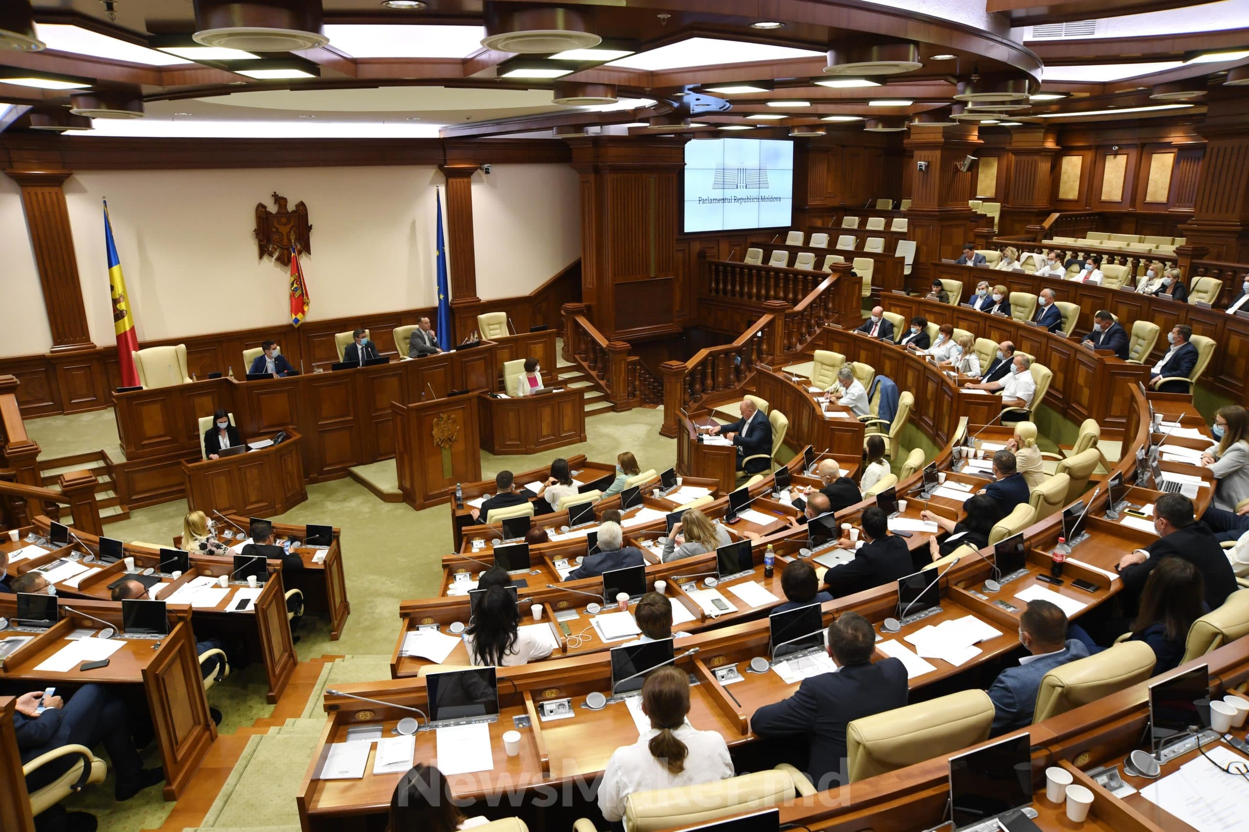 Miniștrii Agriculturii și Economiei, chemați la raport în Parlament