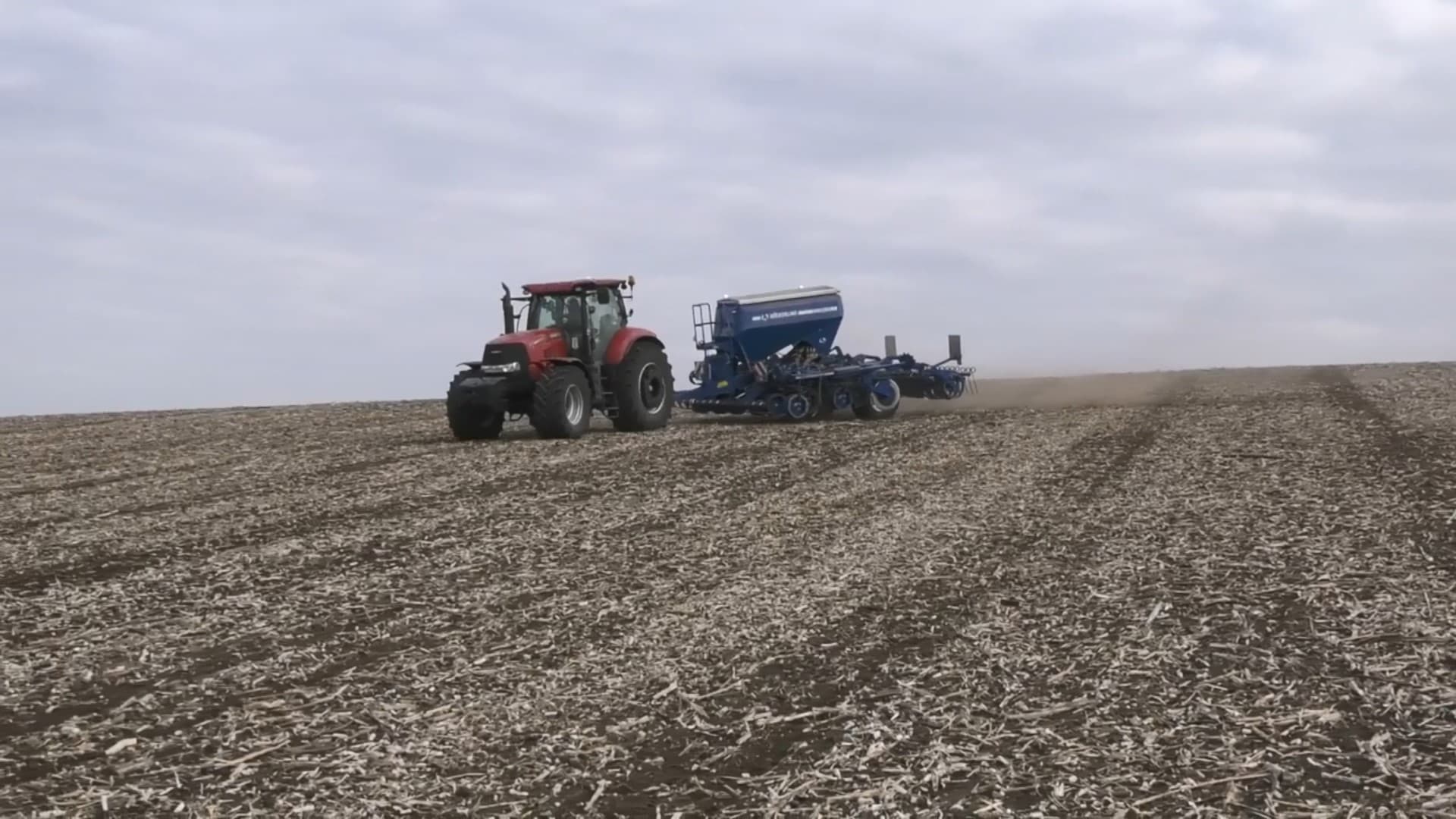 Lipsa precipitațiilor îi îngrijorează pe agricultori