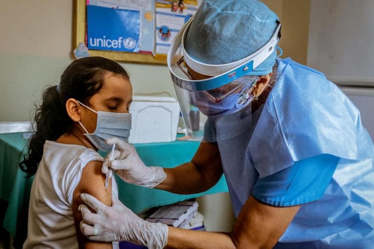 Autoritățile nu insistă pe vaccinarea copiilor