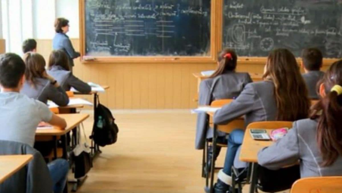Cum ar putea fi rezolvată problema supraaglomerării școlilor din capitală