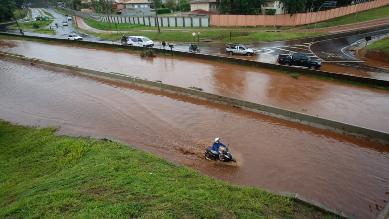 VIDEO/ Zeci de morți în inundații și alunecări de teren în Brazilia