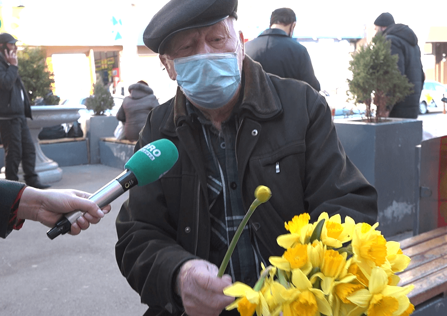 S-a apucat de crescut flori, la bătrânețe