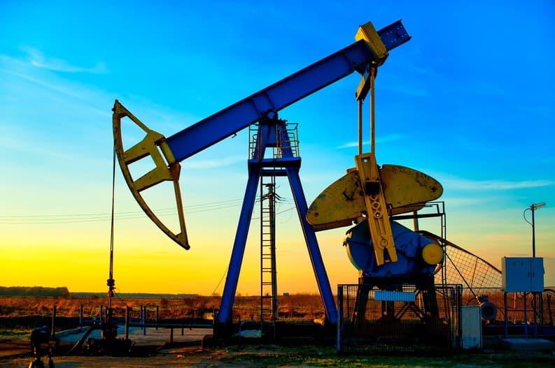 Preţurile petrolului au scăzut cu circa 3%, de la maximul ultimilor 7 ani