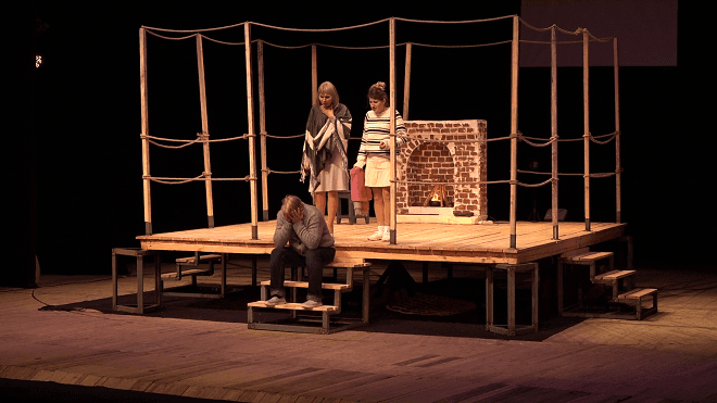 Viața e precum în teatru: tristă și fără oameni / VIDEO