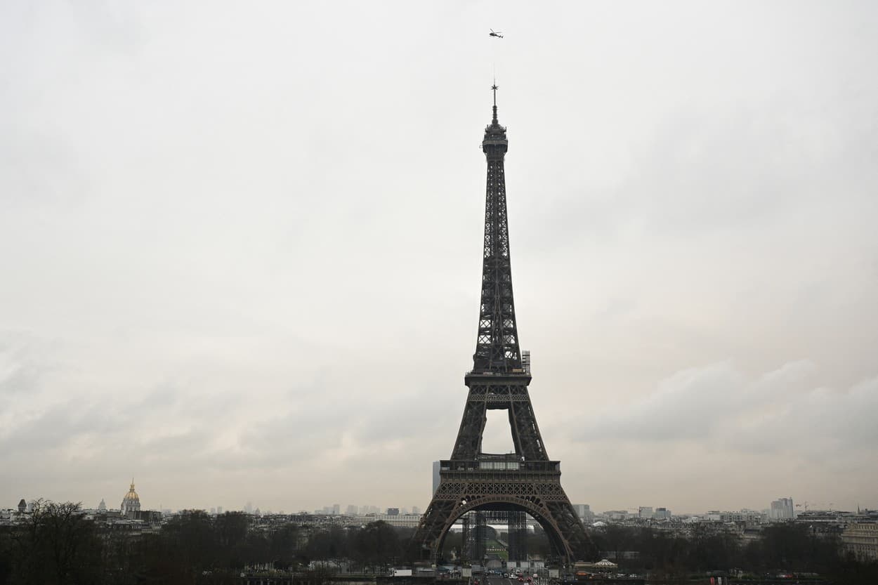 Turnul Eiffel a devenit mai înalt cu 6 metri / FOTO