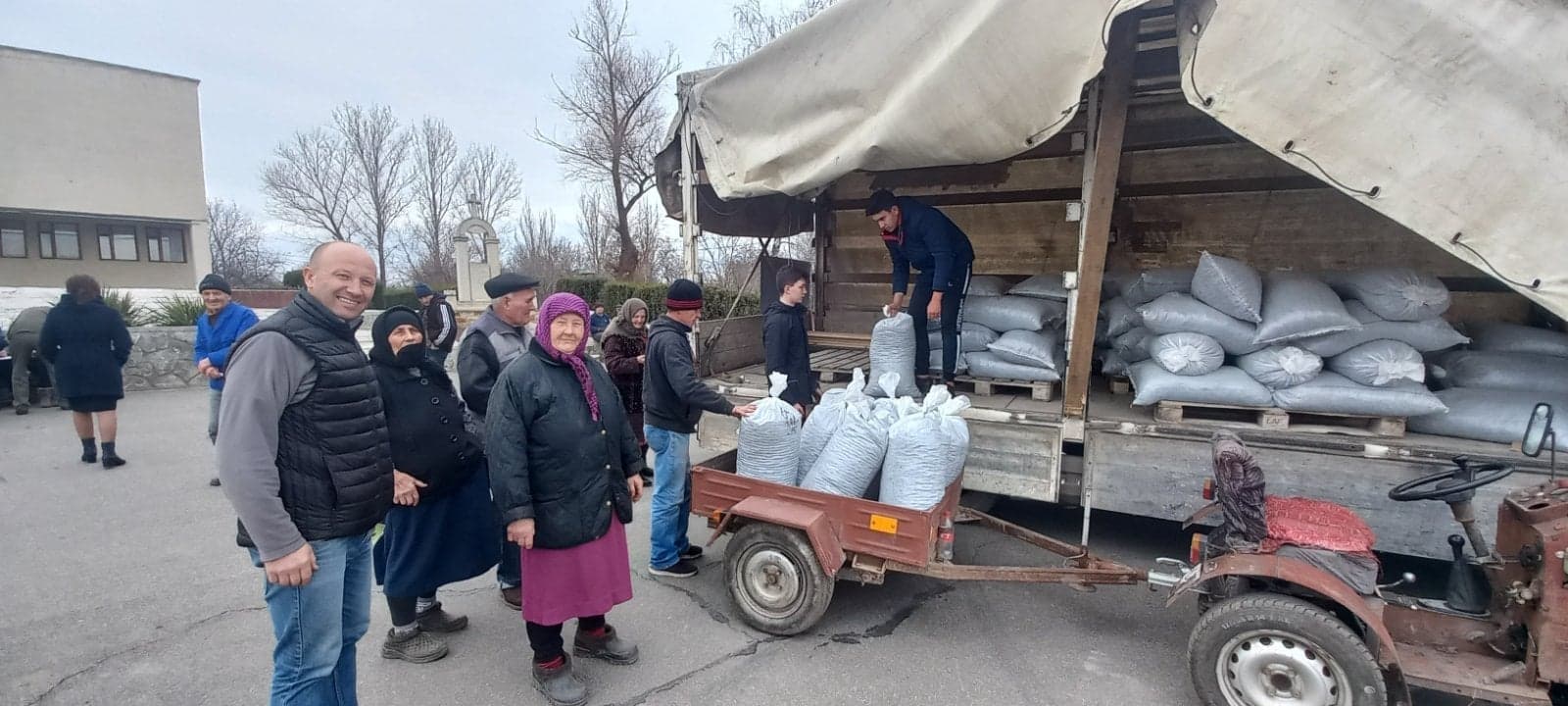 Câte 300 kg de cărbuni pentru familiile defavorizate