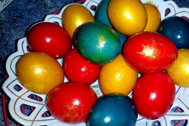 Sărbătorile pascale. Vopseaua de ouă cu multe chimicale cancerigene