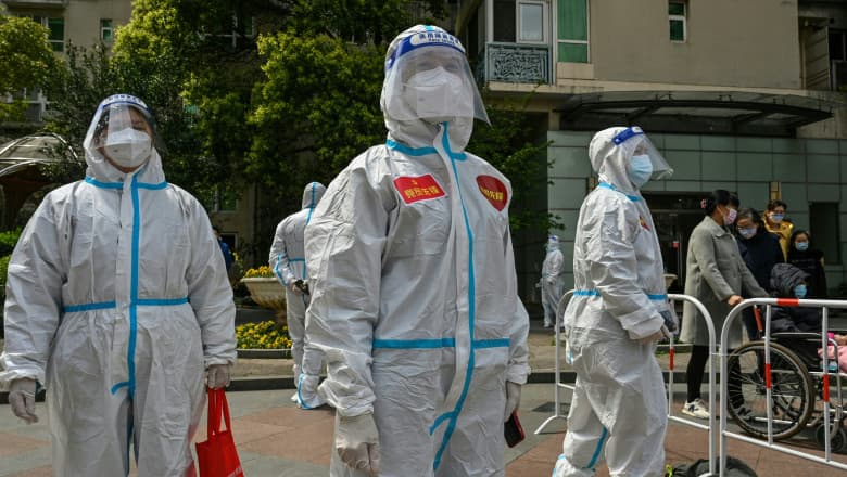 Primele decese din cauza COVID-19 în Shanghai, oraș închis din martie