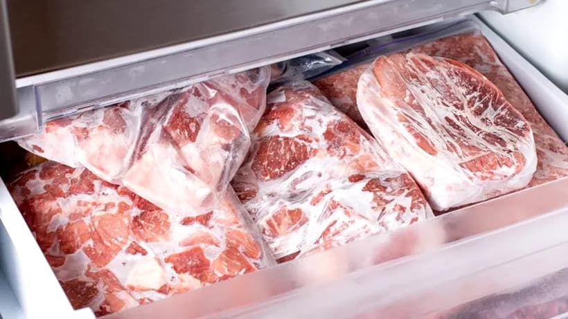 Câte luni trebuie păstrată în congelator carnea de porc, pui și vită