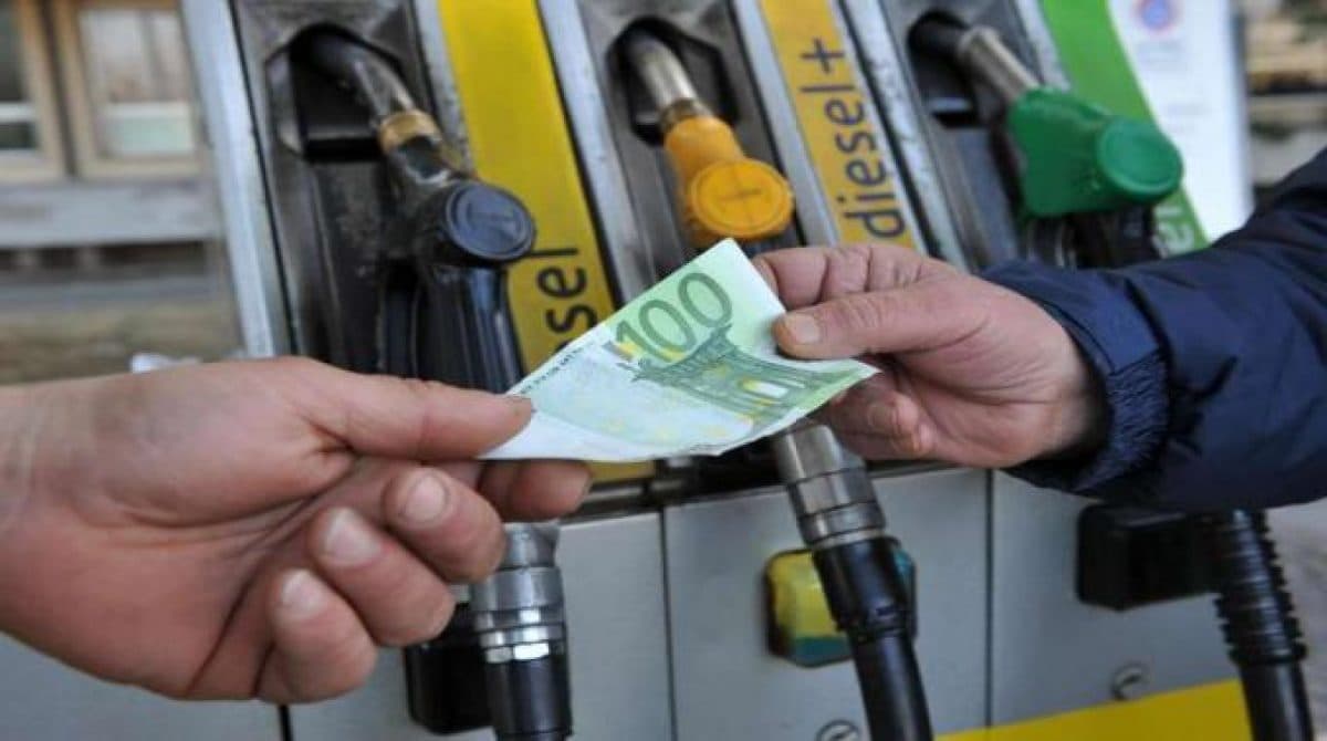 Prețul la motorină iarăși va crește, anunță ANRE