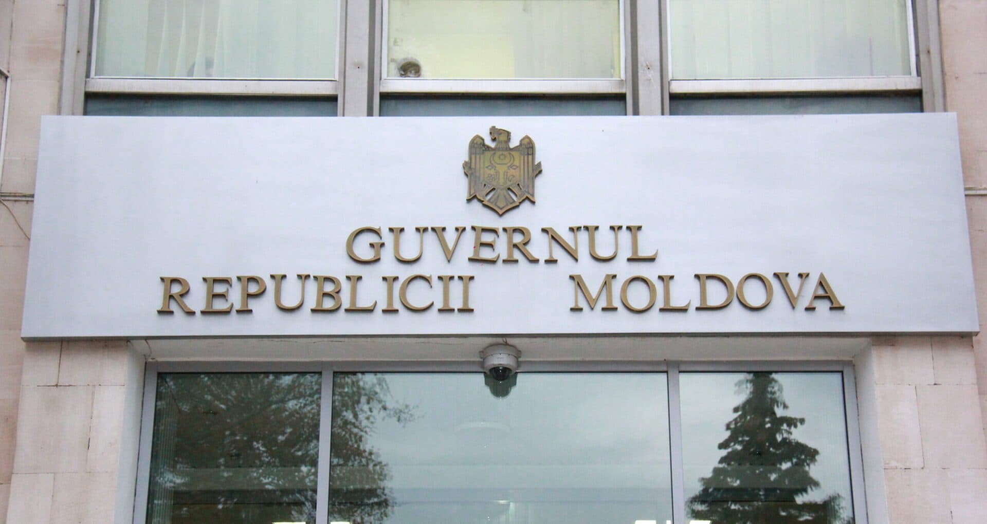 Fost prim-ministru: Guvernul are nevoie de remanieri urgente