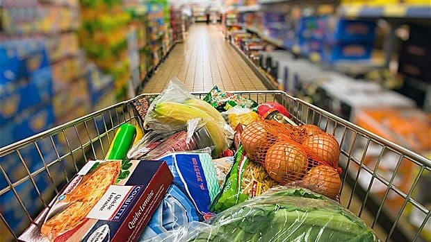 Unde cheltuiesc oamenii cel mai mult pe mâncare? Moldova?