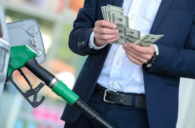 Prețul la carburanți nu contenește să crească
