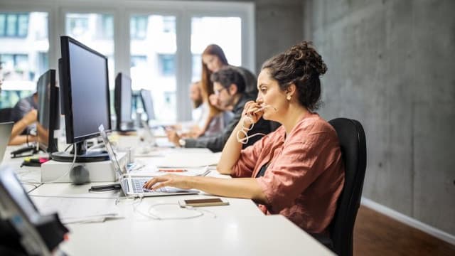 Mai mult de 500 de refugiați au fost angajați oficial în Moldova