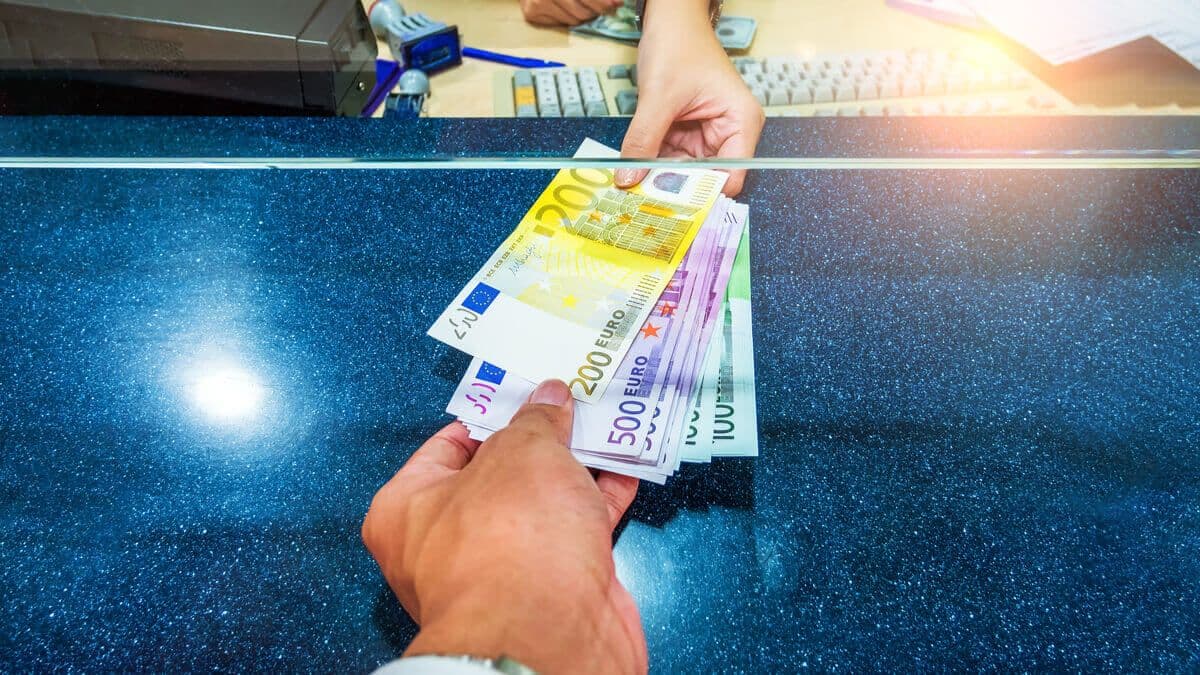 Cursul valutar pentru ziua de luni, 15 august