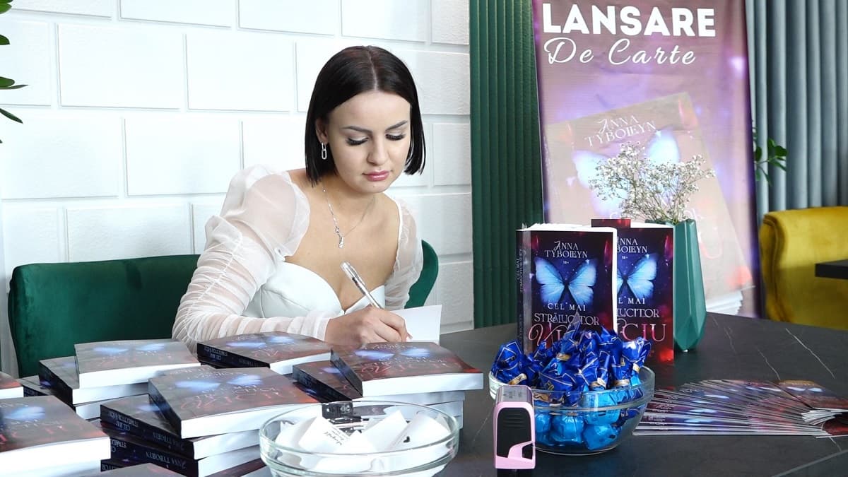 La 25 de ani a scris deja șapte romane / VIDEO