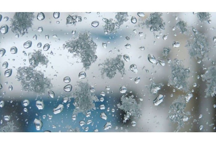Lapoviță și ploi, prognozează meteorologii