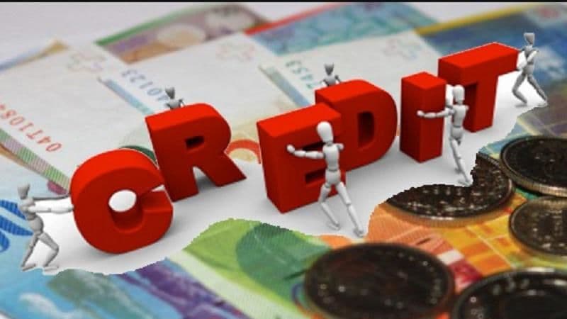 Câte credite au fost acordate în luna trecută?