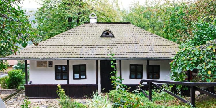 Lucrările de restaurare a Bojdeucii lui Ion Creangă, pe ultima sută de metri