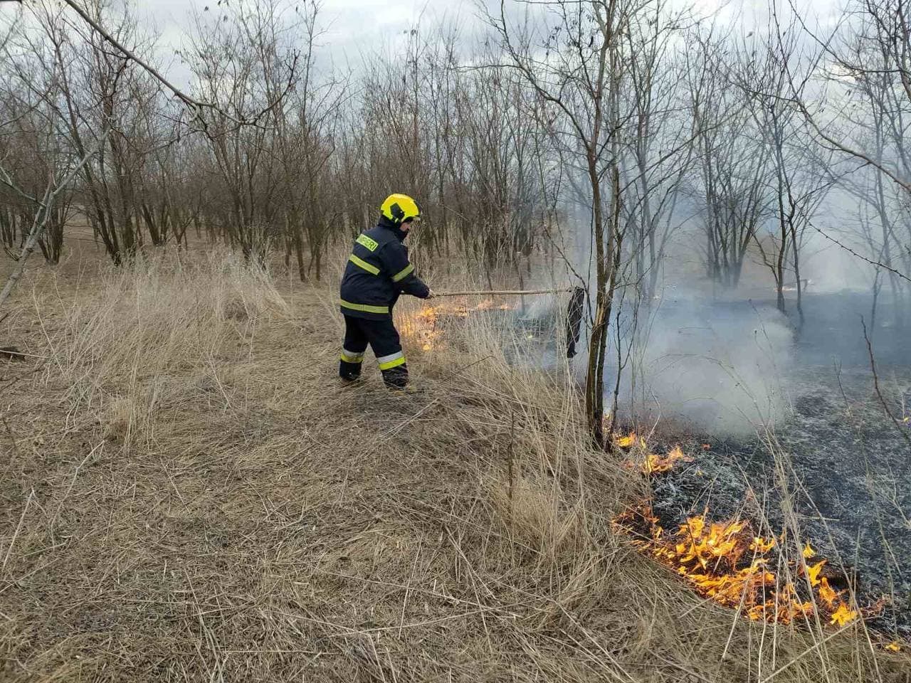 Peste 70 de hectare de teren, compromise de flăcări