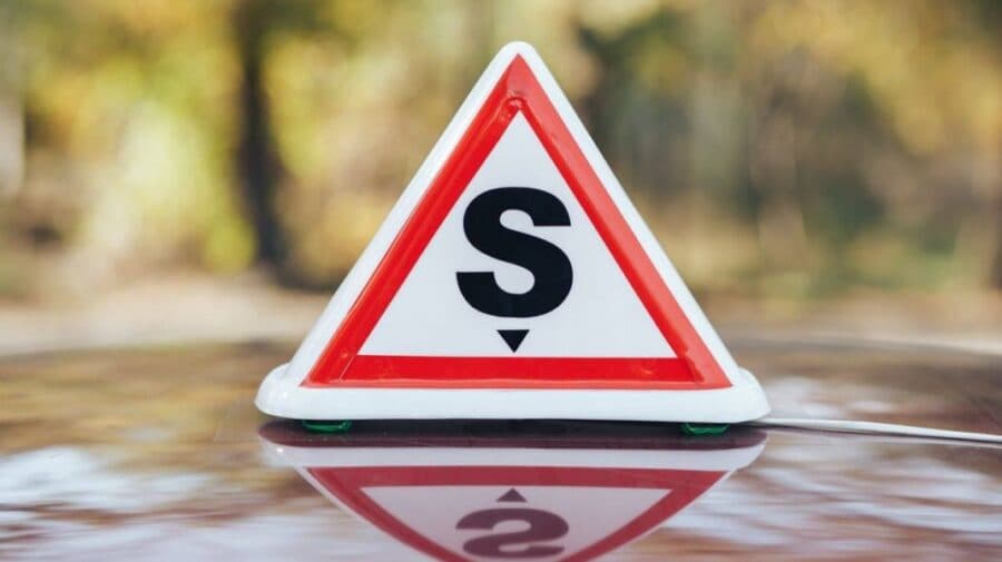Guvern: Activitatea școlilor auto va fi reglementată