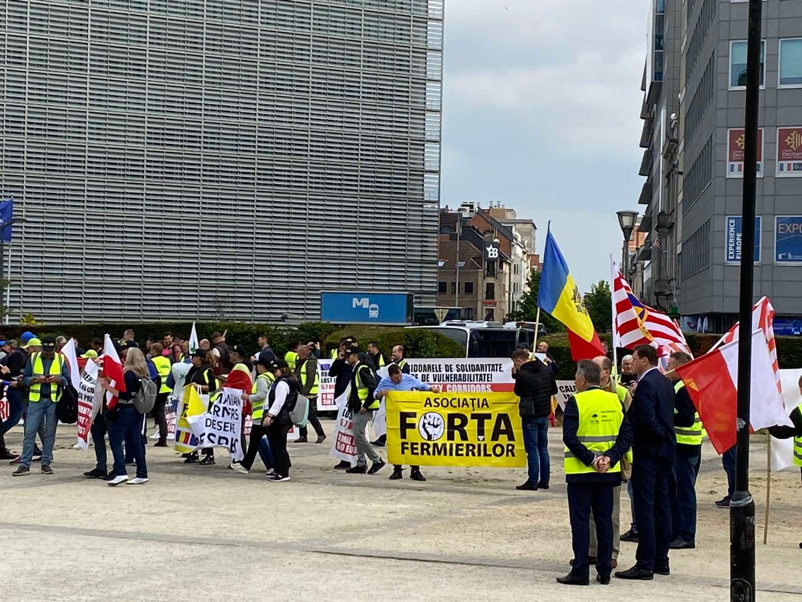 Fermierii moldoveni au participat la un protest la Bruxelles / FOTO