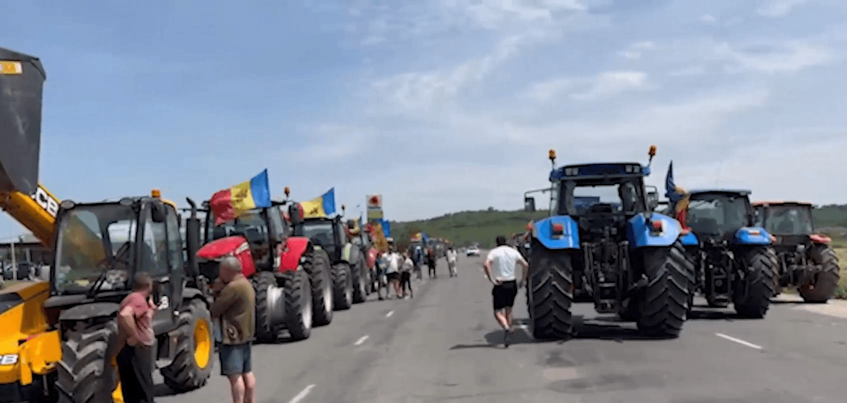 Fermierii au blocat accesul spre vama Leușeni